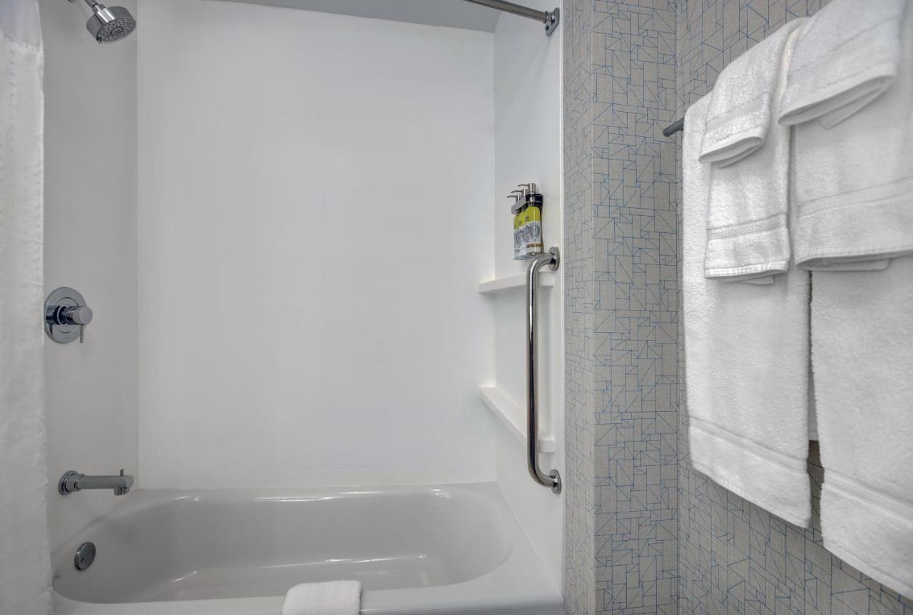 Holiday Inn Express - Milwaukee Downtown By Ihg Exterior foto